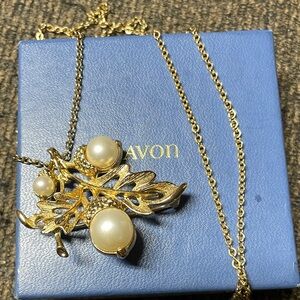 Avon Gold Leaf Pendant Necklace/Brooch with Faux Pearls